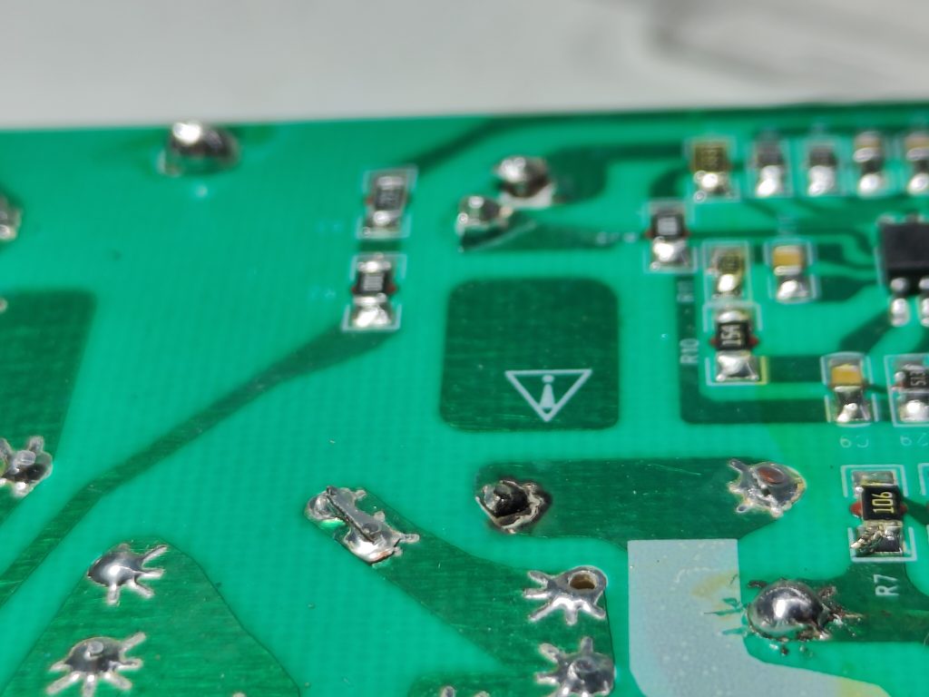 ΕΠΙΣΚΕΥΗ ΤΡΟΦΟΔΟΤΙΚΟΥ LAPTOP